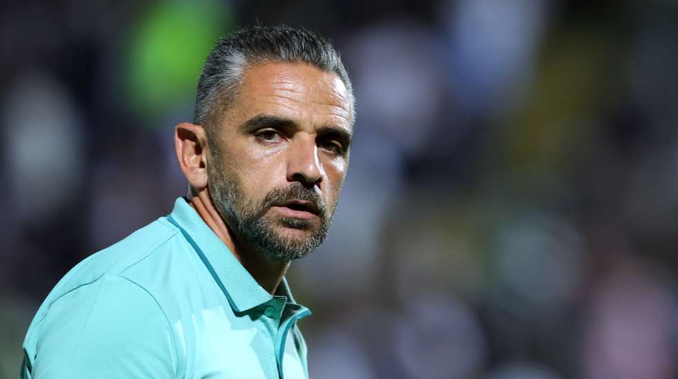 O treinador do Moreirense, Rui Borges, reage durante o jogo da Primeira Liga de Futebol, Famalicão vs Moreirense, disputado no estádio Municipal de Famalicão, 21 de agosto de 2023. ESTELA SILVA/LUSA