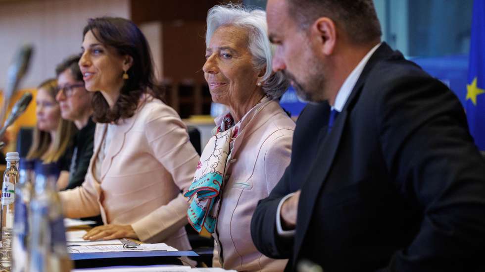 epa10882570 The President of the European Central Bank ECB Christine Lagarde looks on prior to the EU Parliament's Monetary Dialogue in Brussels, Belgium, 25 September 2023.  EPA/OLIVIER MATTHYS