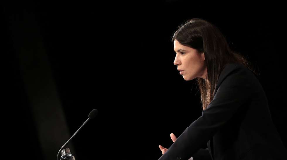 A coordenadora do Bloco de Esquerda (BE), Mariana Mortágua, intervém na sessão de encerramento do Seminário Europeu sobre Habitação organizado pela Esquerda Europeia e pelo Bloco de Esquerda, no Teatro do Bolhão, Porto, 22 de outubro de 2023. MANUEL FERNANDO ARAÚJO/LUSA