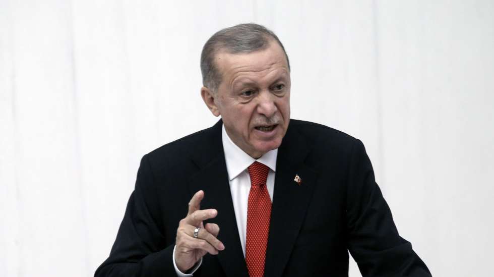 epa10894001 Turkey's President Recep Tayyip Erdogan speaks at the opening of the new legislative year of the Parliament in Ankara, Turkey, 01 October 2023. Erdogan said terrorists attempting to damage peace and security of his country will fail, a few hours after two police officers were injured when two people carried out a bomb attack outside the ministry's gate, close to the Turkish parliament.  EPA/NECATI SAVAS
