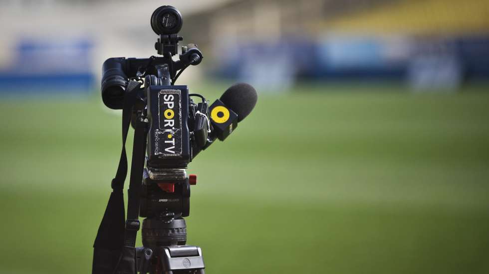 Uma câmara de video da SportTV no Estádio António Coimbra da Mota, no Estoril, 21 de agosto de 2013. MARIO CRUZ/LUSA