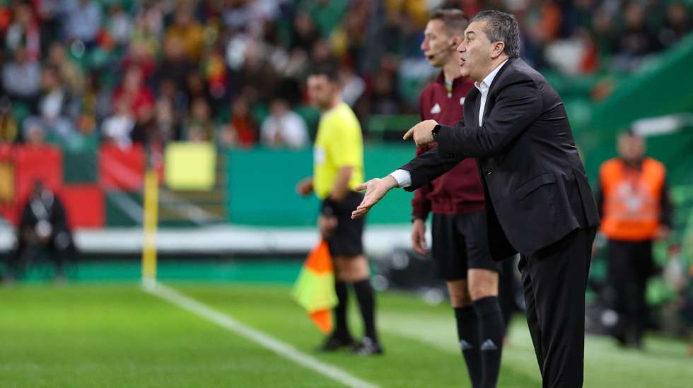 Nigeria head coach Jose Peseiro reacts during the international friendly soccer match against Portugal at Alavalada Stadium, in Lisbon, Portugal, 17 November 2022. Portugal is preparing for the FIFA World Cup 2022 group H in Qatar with their first match against Ghana on 24th November. ANTÓNIO COTRIM/LUSA