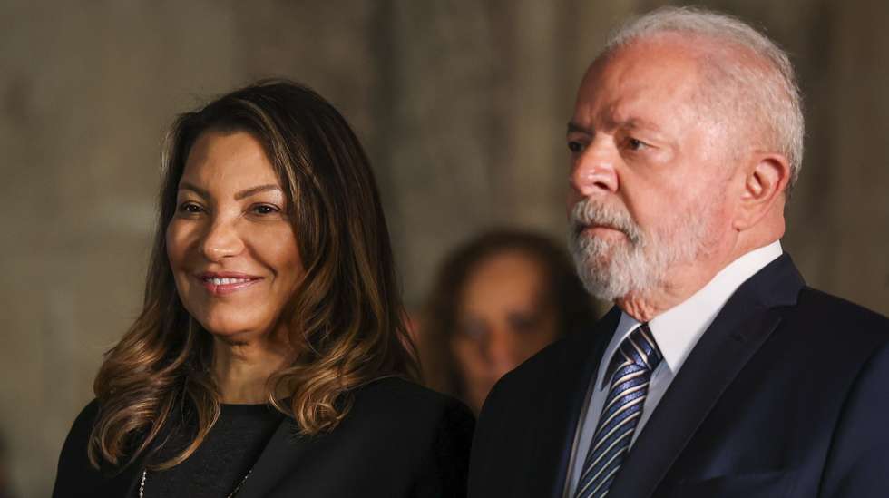 The President of Brasil, Luiz Inacio Lula da Silva (R) and his wife Rosângela Lula da Silva pay respect at Portuguese poet Luis de Camoes' tomb at Jeronimos Monastery, in Lisbon, Portugal, 22th April 2023. Brazillian President will ben in a oficial visit to Portugal until 25 April. JOSE SENA GOULAO/LUSA