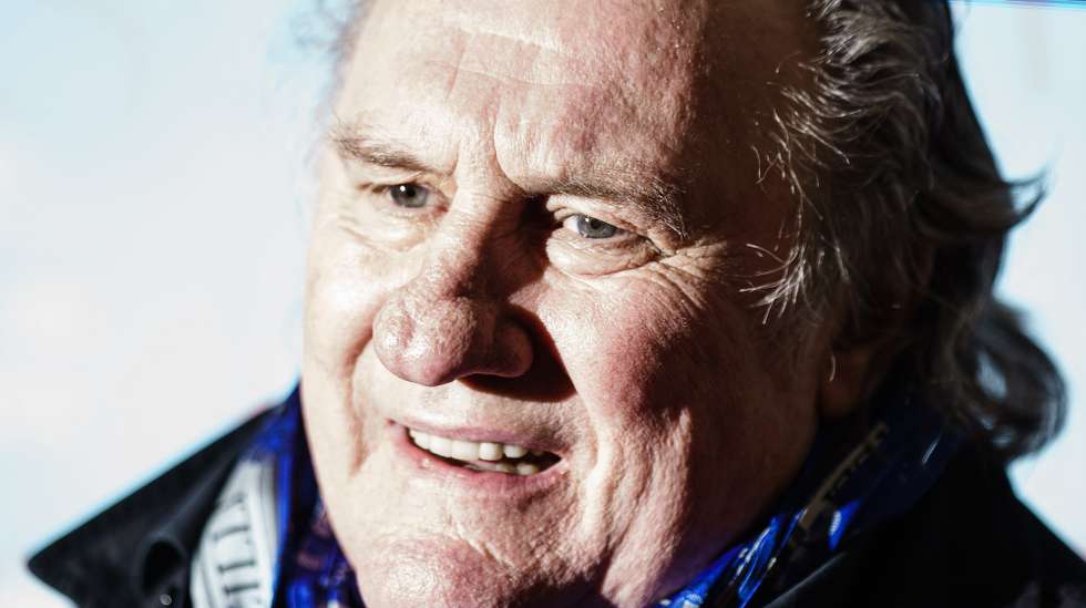 epa10402017 French actor Gerard Depardieu arrives for the premiere of the movie 'Umami' in Berlin, Germany, 12 January 2023. 'Umami' will hit theaters in Germany on 09 February 2023.  EPA/CLEMENS BILAN