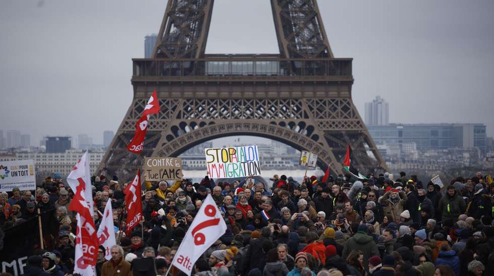 epa11094311 People gather in a demonstration organised by collectives of undocumented immigrants, unions, and left-wing parties, against the government's proposed new immigration laws, in Paris, France, 21 January 2024. The government's new immigration reform that aims to clamp down on illegal migration awaits the court's decision if it is constitutional.  EPA/YOAN VALAT