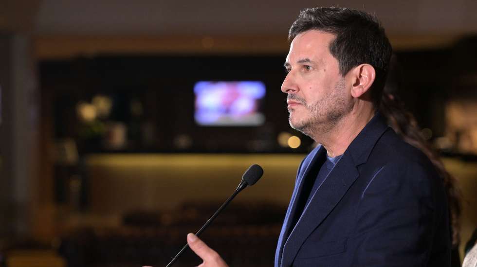 Rui Rocha, presidente do partido Iniciativa Liberal (IL), fala aos jornalistas durante o Conselho Nacional da IL que se realizou num hotel no Porto, 21 de janeiro de 2024. FERNANDO VELUDO/LUSA