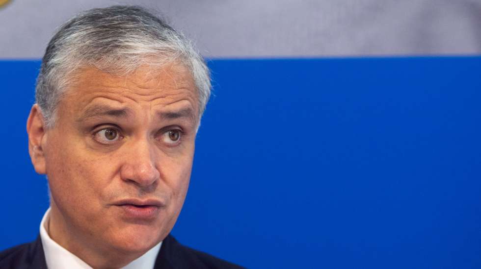 O presidente do PS/Açores, Vasco Cordeiro, intervém na conferência de imprensa em Ponta Delgada, ilha de são Miguel, Açores, 09 de Fevereiro de 2024. O líder da estrutura partidária do PS/Açores anunciou hoje que vai votar contra o Programa do Governo da coligação PSD/CDS-PP/PPM, que venceu no domingo as eleições regionais sem maioria absoluta. EDUARDO COSTA/LUSA