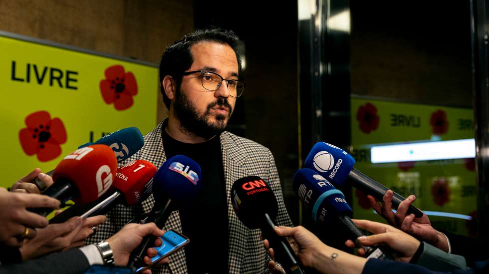 "Por outro lado, a deliberação da ERC abre a porta a que os órgãos de comunicação social possam não determinar quais os intervenientes que participam nos debates, o que pode consistir num precedente grave que permita no futuro a outros primeiros-ministros esquivarem-se ao debate e ao escrutínio público"