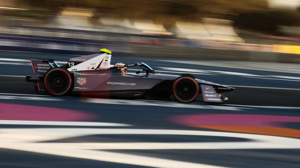 epaselect epa11072626 Portugal's Antonio Felix Da Costa of the TAG Heuer Porsche team drives his car during Practice 1 of the Formula E Mexico City Grand Prix at the Autodromo de los Hermanos Rodriguez in Mexico City, Mexico, on 12 January 2024.  EPA/Jose Mendez