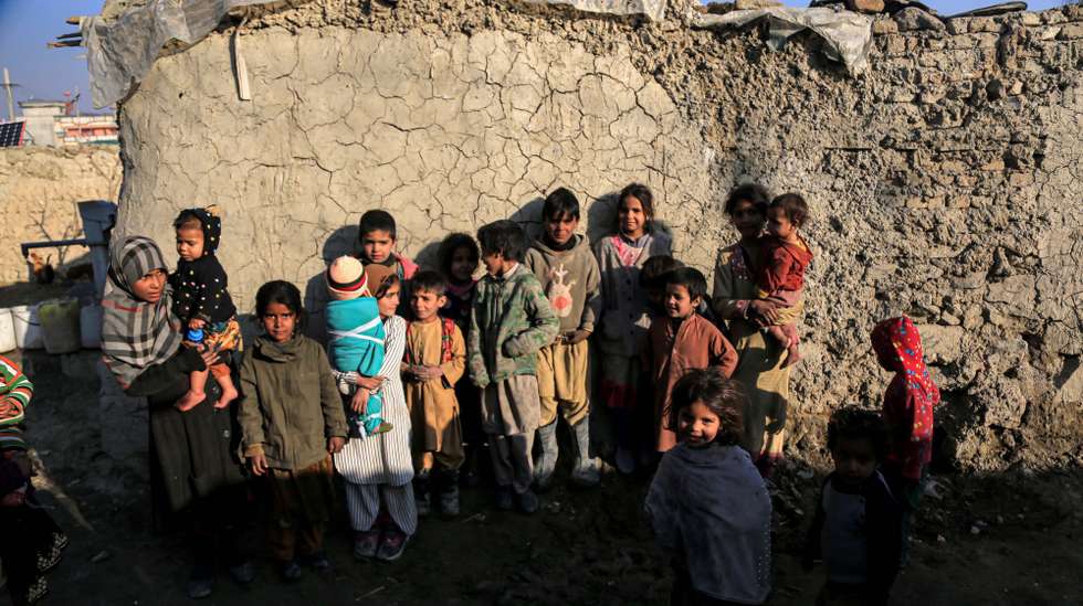 epa11103498 Afghans pose for a photo during cold weather in Kabul, Afghanistan, 24 January 2024 (issued 25 January 2024). Afghanistan is currently facing severe cold weather during which regular daytime temperatures fall to minus 15 degrees Celsius and more, in a wide part of the country.  EPA/SAMIULLAH POPAL
