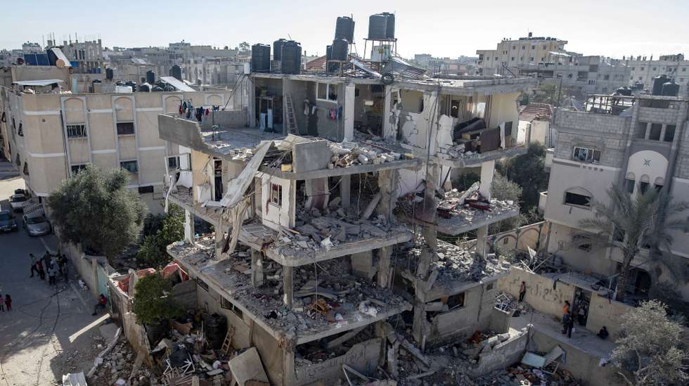 epa11242223 A general view shows damaged houses after an Israeli airstrike targeted the Rafah refugee camp, southern Gaza Strip, 25 March 2024. More than 32,000 Palestinians and over 1,450 Israelis have been killed, according to the Palestinian Health Ministry and the Israel Defense Forces (IDF), since Hamas militants launched an attack against Israel from the Gaza Strip on 07 October 2023, and the Israeli operations in Gaza and the West Bank which followed it.  EPA/HAITHAM IMAD