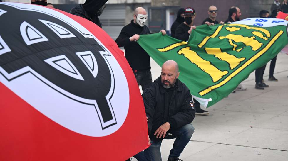 O porta-voz do Grupo 1143, Mário Machado, durante a manifestação "Menos Imigração e Mais Habitação", organizada pelo grupo 1143 (extrema-direita), Porto, 6 de abril de 2024. FERNANDO VELUDO/LUSA