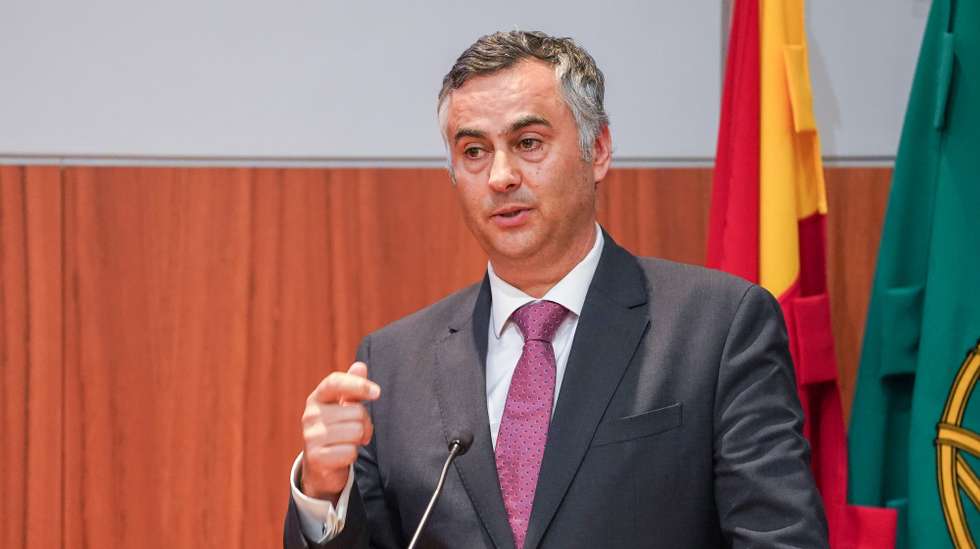 O ministro da Educação, Ciência e Inovação, Fernando Alexandre, discursa na tomada de posse da presidente do Conselho Coordenador dos Institutos Superiores Politécnicos, Maria José Fernandes, no IPCA (Instituto Politécnico do Cávado e do Ave), Barcelos, 16 de abril de 2024. HUGO DELGADO/LUSA