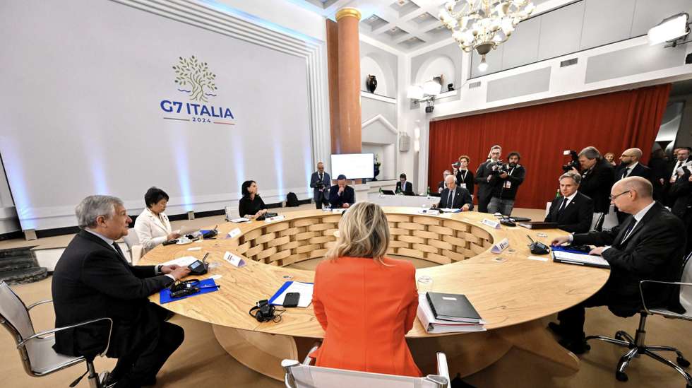 epa11287822 Italian Foreign Minister Antonio Tajani (L) takes part in a working session along with other Group of Seven (G7) members during the G7 foreign ministers' meeting, in Capri, Italy, 19 April 2024. The Italian resort island of Capri is hosting three days of G7 foreign ministers' meetings, from 17 to 19 April, to discuss support for Ukraine and addressing the crisis in the Middle East, among other topics.  EPA/ALESSANDRO DI MEO