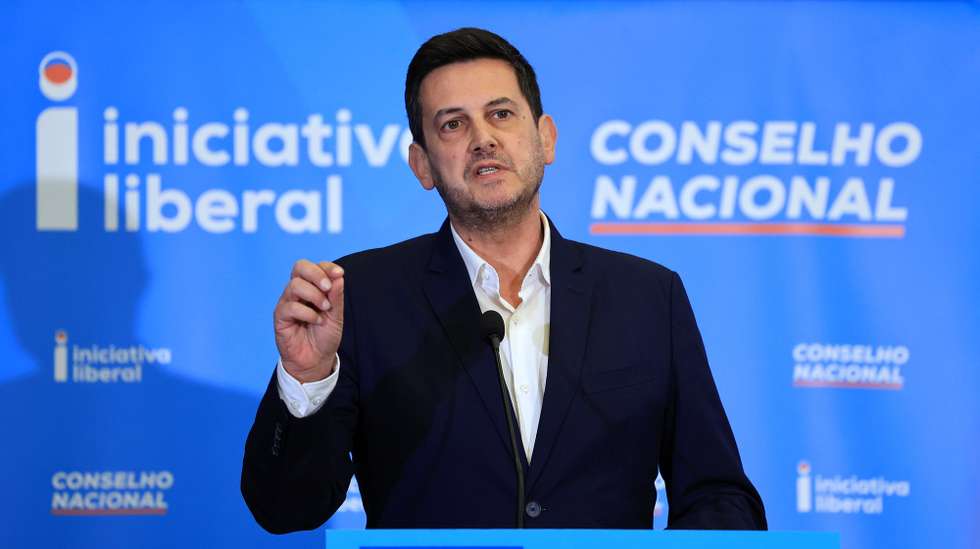 Rui Rocha presidente do partido Iniciativa Liberal intervém durante a 40.ª reunião do Conselho Nacional para deliberar sobre a candidatura às eleições europeias e debater sobre o Manifesto Europeu, no Porto, 21 de abril 2024. ESTELA SILVA/LUSA