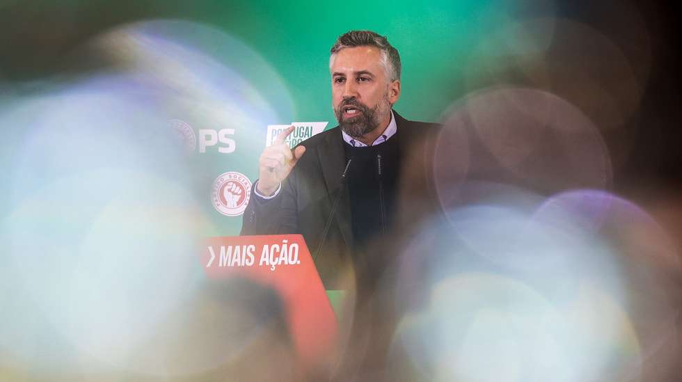 O secretário-geral do Partido Socialista (PS), Pedro Nuno Santos, intervém durante um almoço/comício, no âmbito da campanha para as eleições legislativas de 10 de março, em Marco de Canaveses, 07 de março de 2024. Mais de 10,8 milhões de portugueses são chamados a votar no domingo para eleger 230 deputados à Assembleia da República. A estas eleições concorrem 18 forças políticas, 15 partidos e três coligações. ANTÓNIO PEDRO SANTOS/LUSA