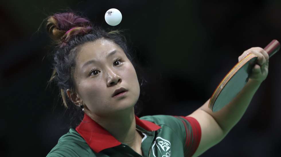A atleta  portugesa Jieni Shao em ação este sábado na segunda ronda do torneio de singulares femininos de ténis de mesa dos Jogos Olímpicos Rio2016,  Rio de Janeiro, Brasil, 06 de agosto de 2016. ANTÓNIO COTRIM/LUSA