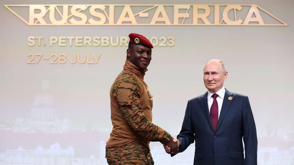 epa10772175 A handout photo made available by TASS Host Photo Agency shows Russian President Vladimir Putin (R) and Burkina Faso President Ibrahim Traore (L), during an official meeting ceremony of the heads of participating delegations of the Second Summit Economic and Humanitarian Forum 'Russia-Africa' in St.Petersburg, Russia, 27 July 2023. The Second Summit Economic and Humanitarian Forum 'Russia-Africa' will take place from July 27 to 28 at the congress-exhibition center Expoforum in St.Petersburg.  EPA/Sergei Bobylev / TASS Host Photo Agency / HANDOUT MANDATORY CREDIT HANDOUT EDITORIAL USE ONLY/NO SALES