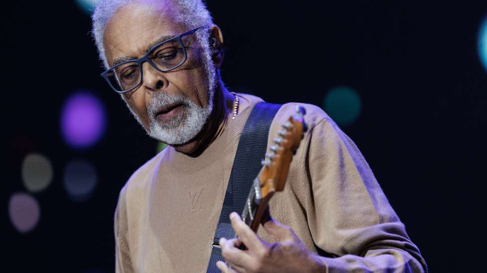 epa11241858 Brazilian singer Gilberto Gil performs during the third day of the Lollapalooza Festival at the Interlagos Autodrome in Sao Paulo, Brazil, 24 March 2024. Lollapalooza Brazil in its eleventh edition runs from 22 to 24 March 2024.  EPA/Isaac Fontana