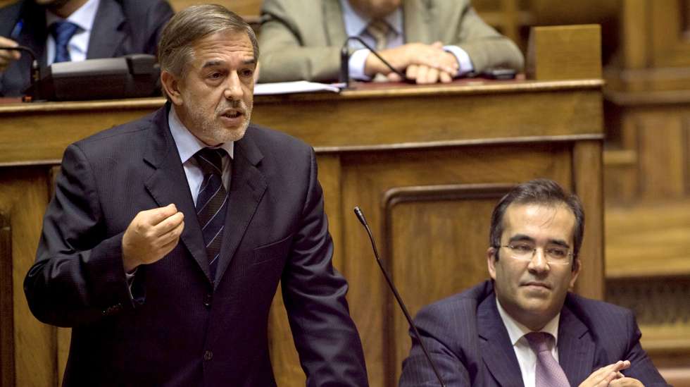 O deputado do PSD, Luis Pais Antunes, durante a sessão plenária sobre o código do trabalho, na Sala do Senado, na Assembleia da República, Lisboa, 18 Setembro 2008. MIGUEL A. LOPES/LUSA