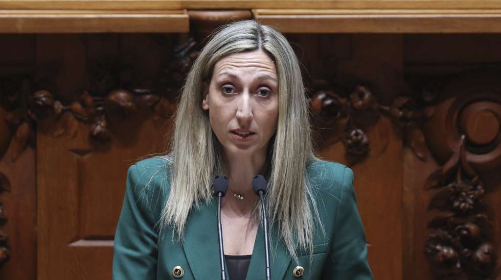 A deputada do Chega, Cristina Rodrigues, intervém na sessão plenária da Assembleia da República, em Lisboa, 12 de junho de 2024. ANTÓNIO COTRIM/LUSA