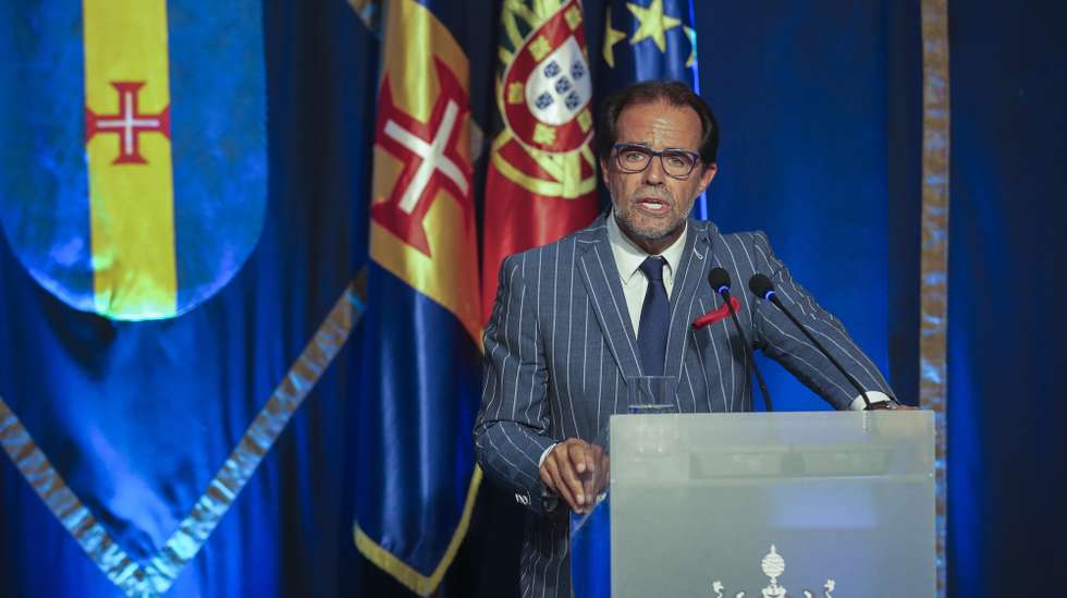 Miguel Albuquerque, presidente do XV Governo Regional da Madeira, discursa durante a cerimónia de tomada posse do governo na XIV legislatura, no salão nobre da Assembleia Legislativa da Madeira,  no Funchal, Madeira, 6 de junho de 2024. HOMEM DE GOUVEIA/LUSA