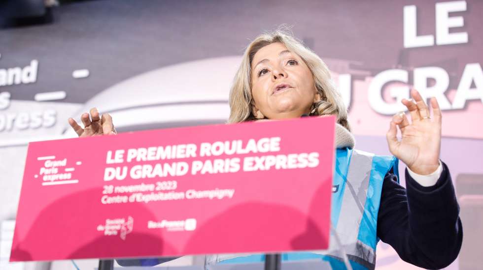 epa10998866 President of Ile-de-France Mobilite Valerie Pecresse speaks during the press presentation of the first run of the Grand Paris Express line 15 south from the operating center in Champigny sur Marne, outside Paris, 28 November 2023. Scheduled to be operational by the end of 2025, line 15 south is part of the Grand Paris Express project, which aims to improve transportation in the Paris suburbs.  EPA/TERESA SUAREZ