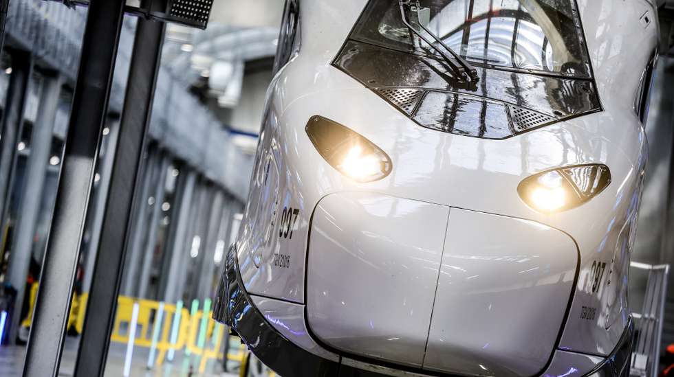 epa10903652 The new TGV M high-speed train, TGV INOUI 2025, arrives for its presentation at the Technicentre Sud Est Europeen (TSEE) facilities in Paris, France, 06 October 2023. The new TGV M is a high-speed passenger train that offers 100 extra seats and lower CO2 emissions than previous models. The new train, which will be deployed on France's railways from 2025, is the result of a collaboration between SNCF Voyageurs (the French national railway company) and Alstom.  EPA/TERESA SUAREZ