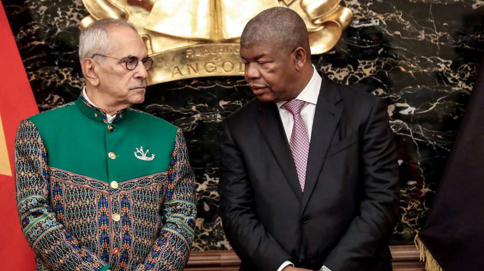 O Presidente de Angola, João Lourenço (D), e o Presidente de Timor-Leste, José Ramos-Horta (E), durante a cerimónia de boas-vindas, no âmbito da visita do chefe de Estado timorense a Angola, no Palácio Presidencial, em Luanda, Angola, 08 de julho de 2024. AMPE ROGÉRIO/LUSA