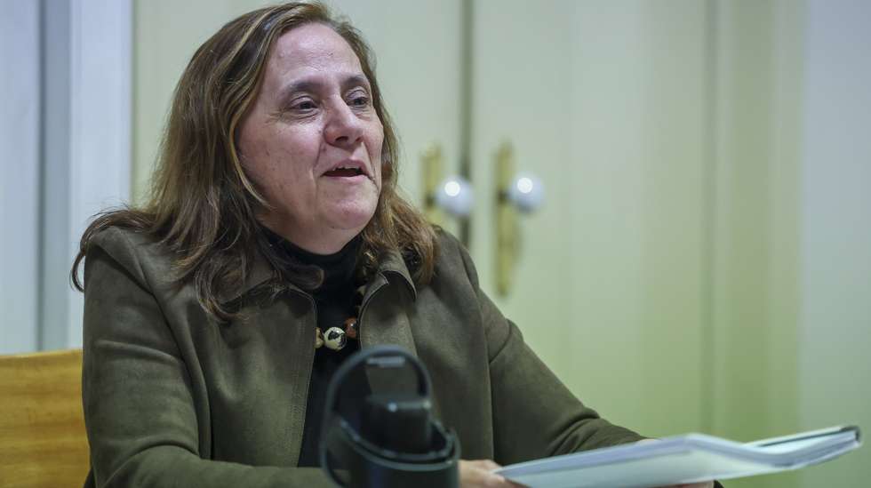 A presidente da Comissão da Carteira Profissional de Jornalista (CCPJ), Licínia Girão, durante uma conferência de imprensa sobre os custos da Carteira Profissional, na sede do Sindicato de Jornalistas, em Lisboa, 13 de fevereiro de 2023. JOSÉ SENA GOULÃO/LUSA