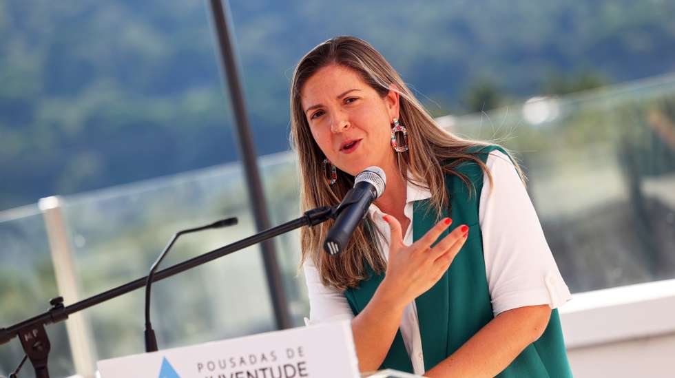 A ministra da Juventude e Modernização, Margarida Balseiro Lopes, discursa durante a cerimónia de reabertura da Pousada de Juventude de Portalegre, que foi alvo de um processo de remodelação completa durante os últimos meses, Portalegre, 18 de julho de 2024. Esta pousada é uma das 20 unidades da rede de Pousadas de Juventude que irá acolher estudantes no âmbito do Plano Nacional para o Alojamento no Ensino Superior. NUNO VEIGA/LUSA