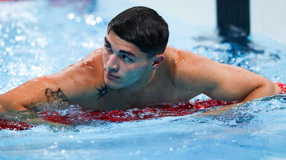 O nadador português Diogo Ribeiro reage no final da eliminatória da prova dos 100 metros mariposa livres, após não ter sido apurado para as meias-finais, nos Jogos Olímpicos de Paris, em Paris, França, 02 de agosto de 2024. JOSÉ SENA GOULÃO/LUSA