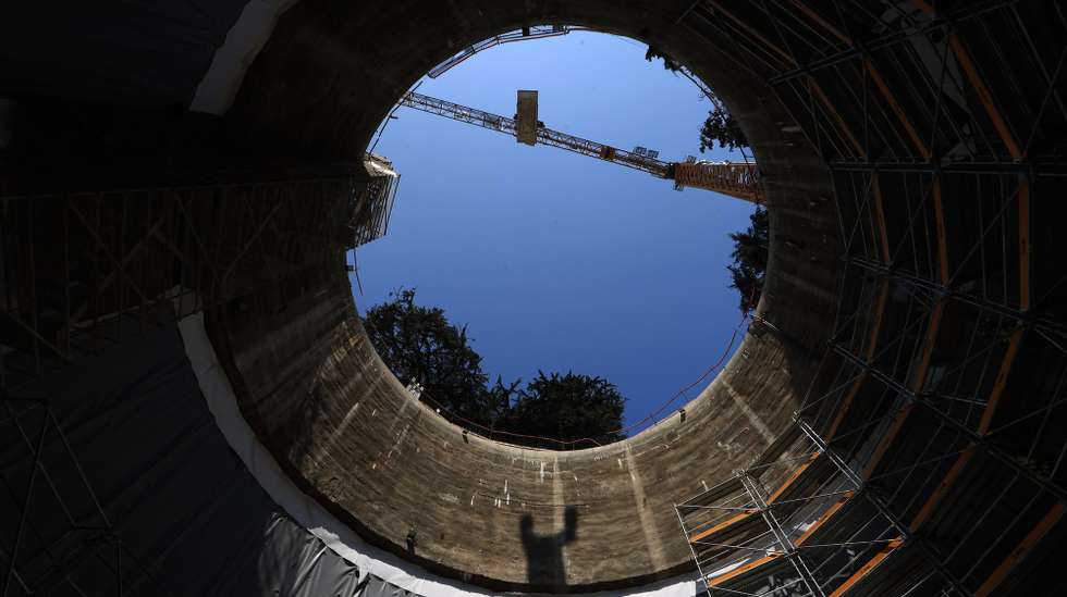 Obras na futura estação do Metro no Hospital de Santo António, no Porto. É na Casa da Música que começa a 'sinfonia' das quatro estações (Casa da Música, Galiza, Hospital Santo António e São Bento) da Linha Rosa do Metro do Porto, num conjunto de sons mais industrial, fruto de um trabalho contínuo que tem de estar terminado daqui a um ano, Porto, 02 de agosto de 2024. (ACOMPANHA TEXTO DE 05-08-2024) ESTELA SILVA/LUSA