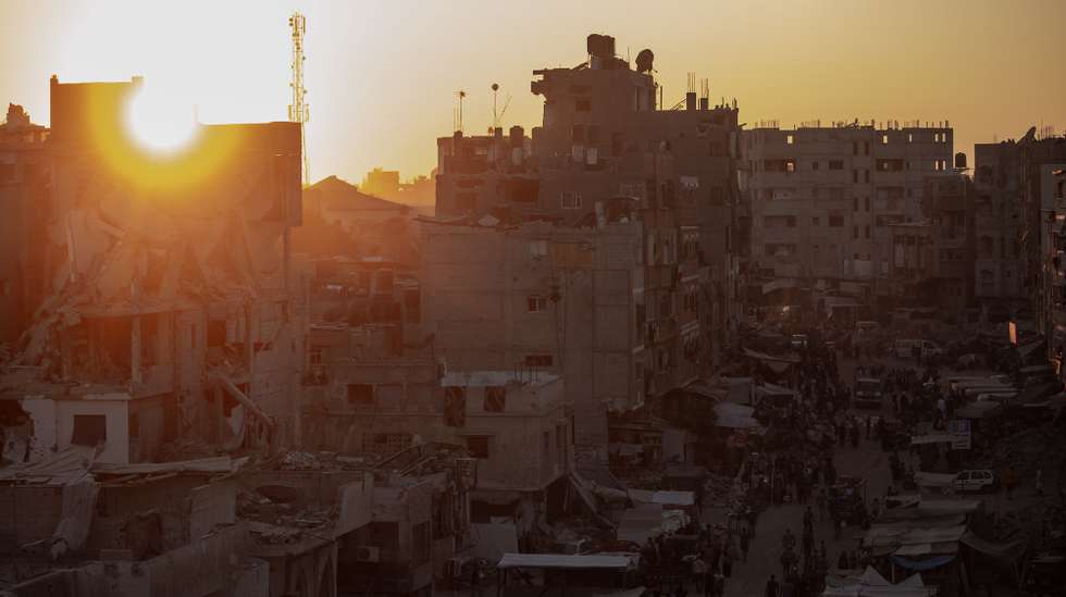 epa11537604 Palestinians flee from Khan Yunis after a new evacuation order was issued by the Israel Defense Forces (IDF), Khan Yunis camp in the southern Gaza Strip, 08 Aug 2024. Since 07 October 2023, up to 1.7 million people, or more than 75 percent of the population, have been displaced throughout the Gaza Strip, some more than once, in search of safety, according to the United Nations Relief and Works Agency for Palestine Refugees in the Near East (UNRWA), which added that the Palestinian enclave is 'on the brink of famine', with 1.1 million people (half of its population) 'experiencing catastrophic food insecurity' due to the conflict and restrictions on humanitarian access.  EPA/HAITHAM IMAD