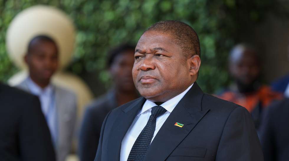 O Presidente de Moçambique, Filipe Nyusi, à chegada para a apresentação, pela última vez face à realização de eleições gerais em outubro, da informação anual sobre a Situação Geral da Nação, na Assembleia da República, em Maputo, Moçambique, 07 de agosto de 2024. LUÍSA NHANTUMBO/LUSA