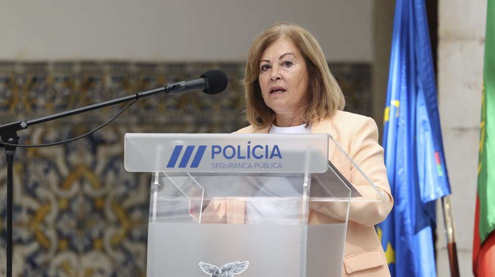 A ministra da Administração Interna, Margarida Blasco, dircursa durante a tomada de posse do superintendente Pedro Teles (ausente da fotografia) como novo comandante da Unidade Especial de Polícia, esta manhã na Direção Nacional da Polícia de Segurança Pública (PSP), em Lisboa, 20 de agosto de 2024. MIGUEL A. LOPES/LUSA