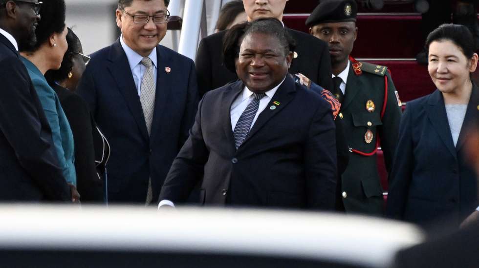 epa11579583 Mozambique’s President Filipe Nyusi (C) arrives at Beijing Capital Airport ahead of the Forum on China-Africa Cooperation (FOCAC) in Beijing, China, 02 September 2024. The FOCAC will be held from 04 to 06 September 2024.  EPA/WANG ZHAO / POOL