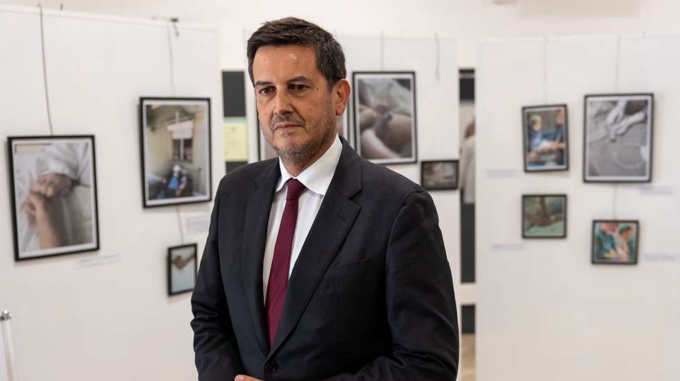 O porta-voz do Iniciativa Liberal, Rui Rocha, durante uma visita à Unidade de Neonatologia do Hospital São Francisco Xavier, em Lisboa no âmbito das jornadas parlamentares do partido, 17 de setembro de 2024. JOSÉ SENA GOULÃO/ LUSA