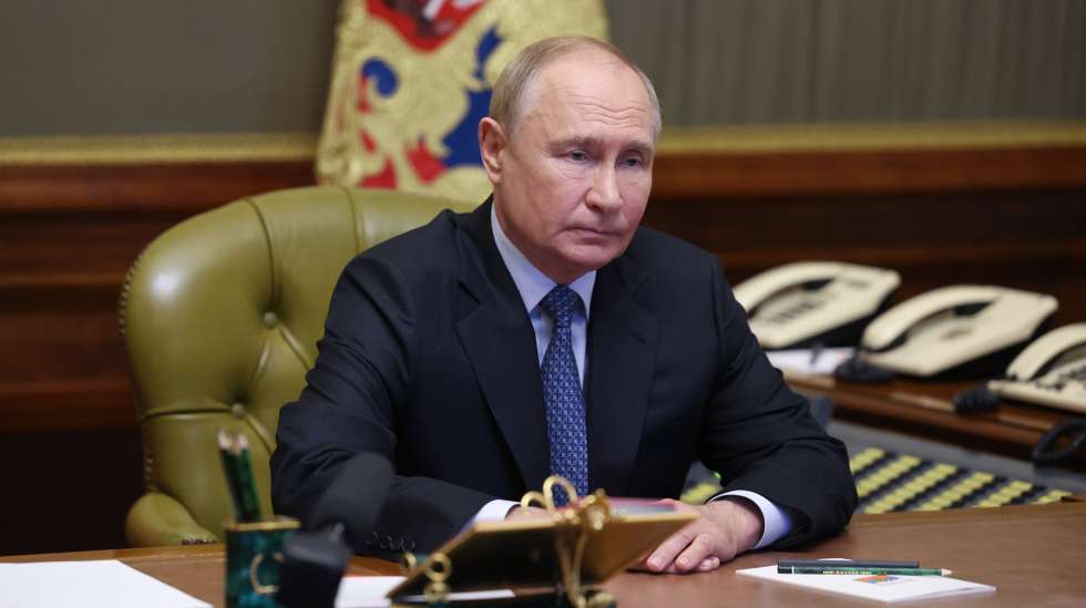 epa11616011 Russian President Vladimir Putin chairs a meeting with members of the Security Council via videoconference at the Constantine Palace in Strelna, in the suburbs of St. Petersburg, Russia, 20 September 2024.  EPA/ALEXANDER KAZAKOV/SPUTNIK/KREMLIN / POOL MANDATORY CREDIT