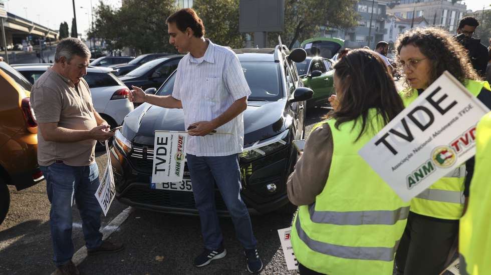 Manifestação de motoristas de TVDE que reivindicam melhores tarifas, selo holográfico e a revisão da lei que regula o setor TVDE, esta manhã em Lisboa, 23 de setembro de 2024 MIGUEL A. LOPES/LUSA