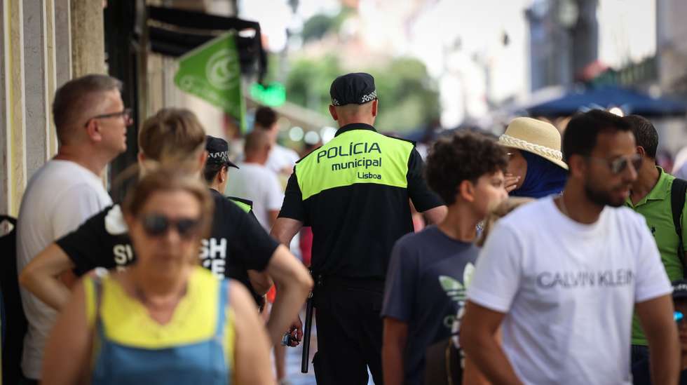 Agentes da Polícia Municipal na Baixa Pombalina, em Lisboa, 06 de agosto de 2024. Baixa. Polícia. Segurança. ANTÓNIO PEDRO SANTOS/LUSA
