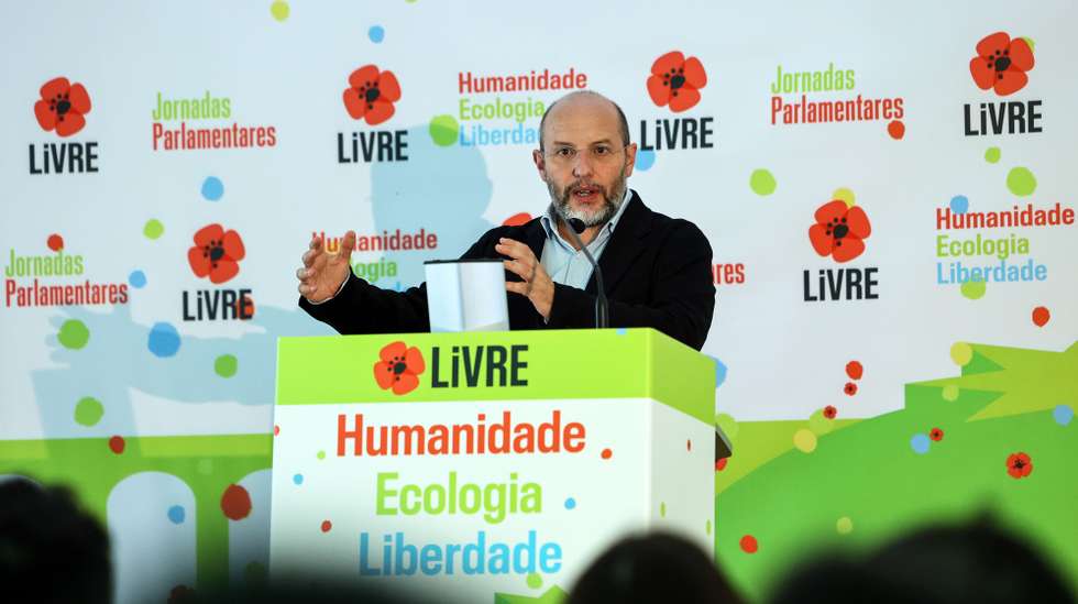 O porta-voz do Livre, Rui Tavares, discursa durante a sessão de encerramento das primeiras jornadas parlamentares da história do partido, Elvas, 08 de outubro de 2024. NUNO VEIGA/LUSA