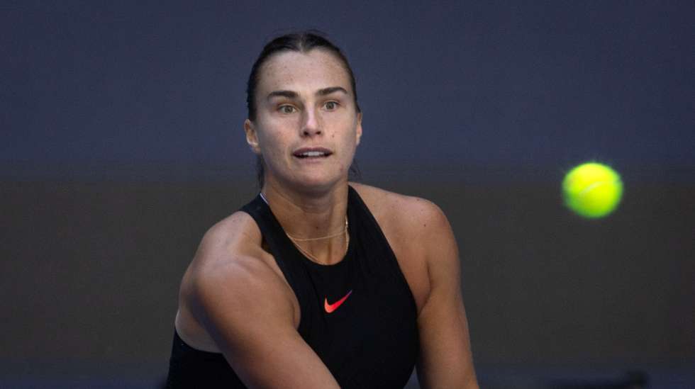 epa11637045 Aryna Sabalenka of Belarus in action during her Women's Singles 4th round match against Madison Keys of USA at the China Open tennis tournament in Beijing, China, 02 October 2024.  EPA/JESSICA LEE