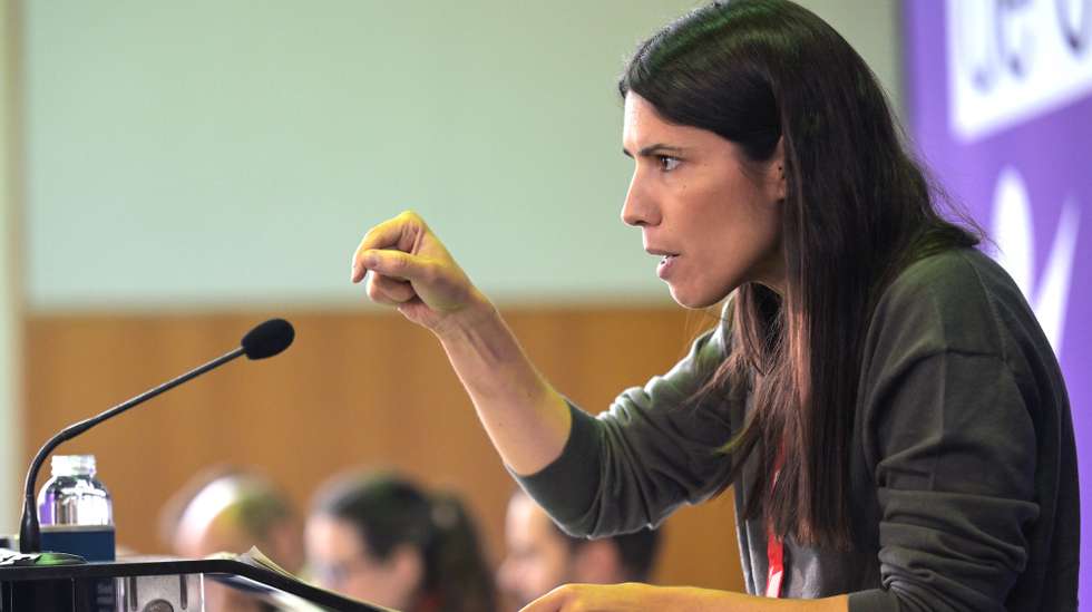 A Coordenadora do Bloco de Esquerda (BE), Mariana Mortágua, faz o discurso de abertura na V Conferência Nacional do Bloco de Esquerda, que decorreu na Escola Carolina Michaelis no Porto, 26 de outubro de 2024. FERNANDO VELUDO/LUSA