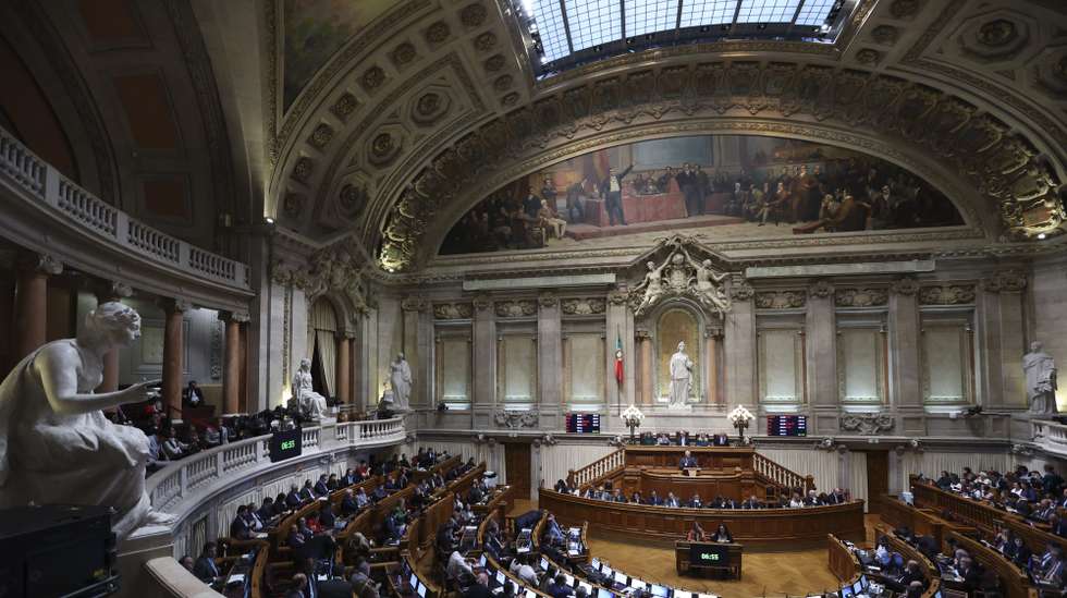 O ministro da Defesa Nacional, Nuno Melo, intervém durante a sessão plenária sobre o Orçamento do Estado para 2025 (OE2025), na Assembleia da República, em Lisboa, 31 de outubro de 2024. ANTÓNIO COTRIM/LUSA