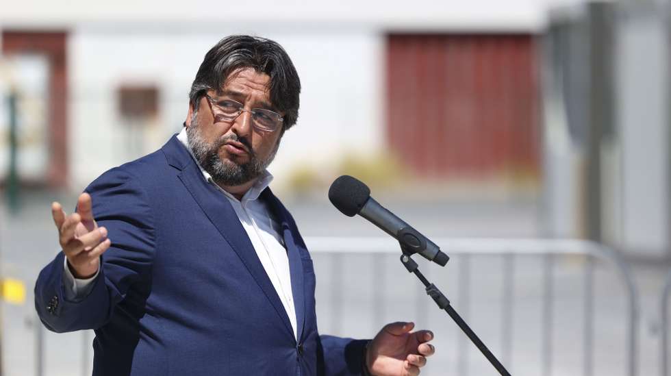 O presidente da Câmara Municipal de Loures, Ricardo Leão, intervém na apresentação do projeto e lançamento do concurso de empreitada para o novo parque verde de Loures, 28 de julho de 2023. ANDRÉ KOSTERS/LUSA