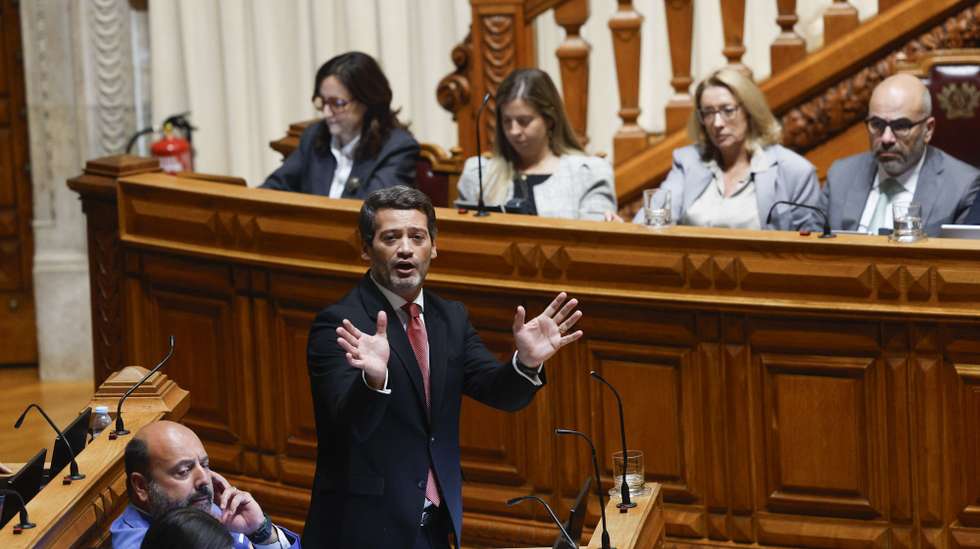 O presiodente do Chega, André Ventura, intervém durante a sessão plenária sobre o Orçamento do Estado para 2025 (OE2025), na Assembleia da República, em Lisboa, 30 de outubro de 2024. ANTÓNIO PEDRO SANTOS/LUSA