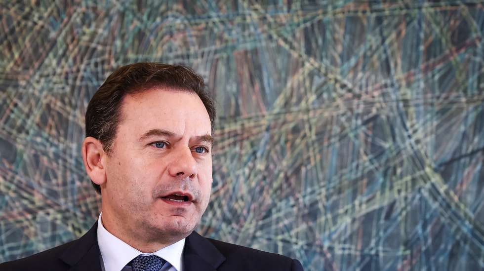 O primeiro-ministro, Luís Montenegro, discursa durante a cerimónia de assinatura do Acordo Plurianual 2025-2028 de Valorização dos Trabalhadores da Administração Pública, em Lisboa, 06 de Novembro de 2024. RODRIGO ANTUNES/LUSA