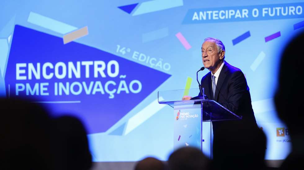 O Presidente da República, Marcelo Rebelo de Sousa, discursa durante a cerimónia de entrega do Prémio PME Inovação COTEC-BPI 2024, no Coliseu do Porto, 19 de novembro de 2024. JOSÉ COELHO/LUSA