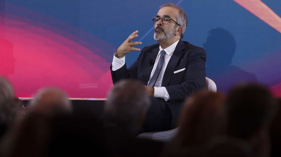 O ministro dos Negócios Estrangeiros, Paulo Rangel, responde a questões durante o CNN Portugal International Summit, sob o tema "Embrace the Future: Paz e Desenvolvimento Sustentável", num hotel de Lisboa, 25 de novembro de 2024. TIAGO PETINGA/LUSA